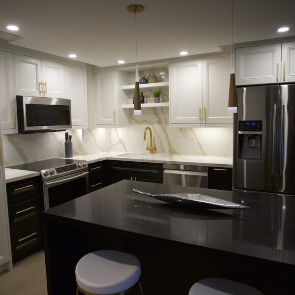 Black & White Kitchen