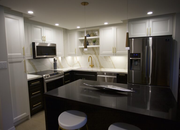 Black & White Kitchen
