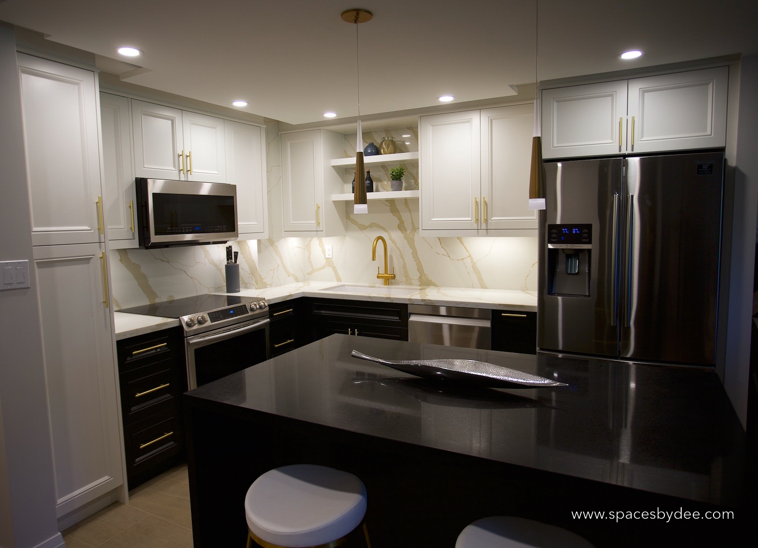 Black & White Kitchen - Spaces by Dee
