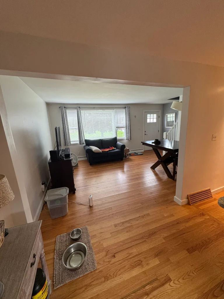 Furnished room photo before Copilot removed the furniture